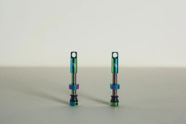 TITLE, Tubeless Ventil Oil Slick