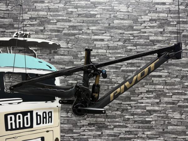 Pivot Phoenix black gloss, Gr. S2, frameset