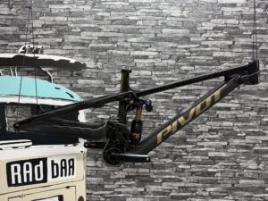 Pivot Phoenix black gloss, Gr. S, frameset